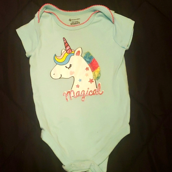 Lot of Unicorn 🦄 Onesies - Picture 7 of 7